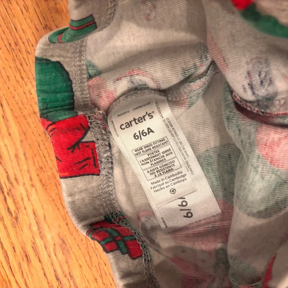 Carter's Kids Pajamas Set Long Sleeve Pants Santa‎ Graphic Print Green Gray 6